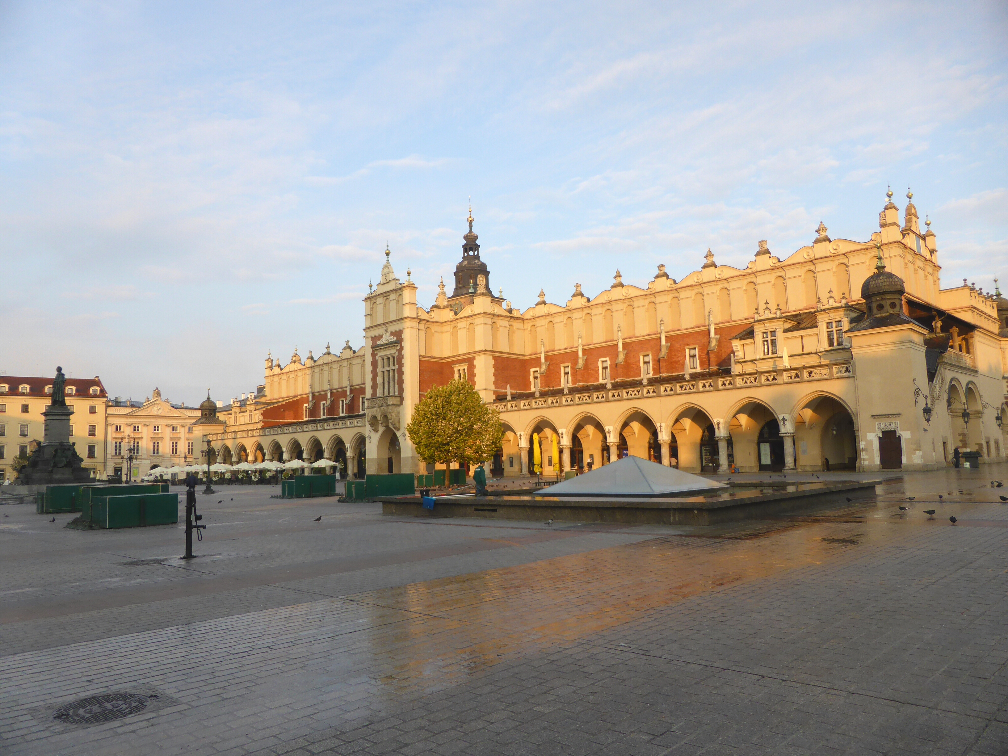 Hardlopen in Krakau, de lakenhal, het stralende middelpunt van het plein