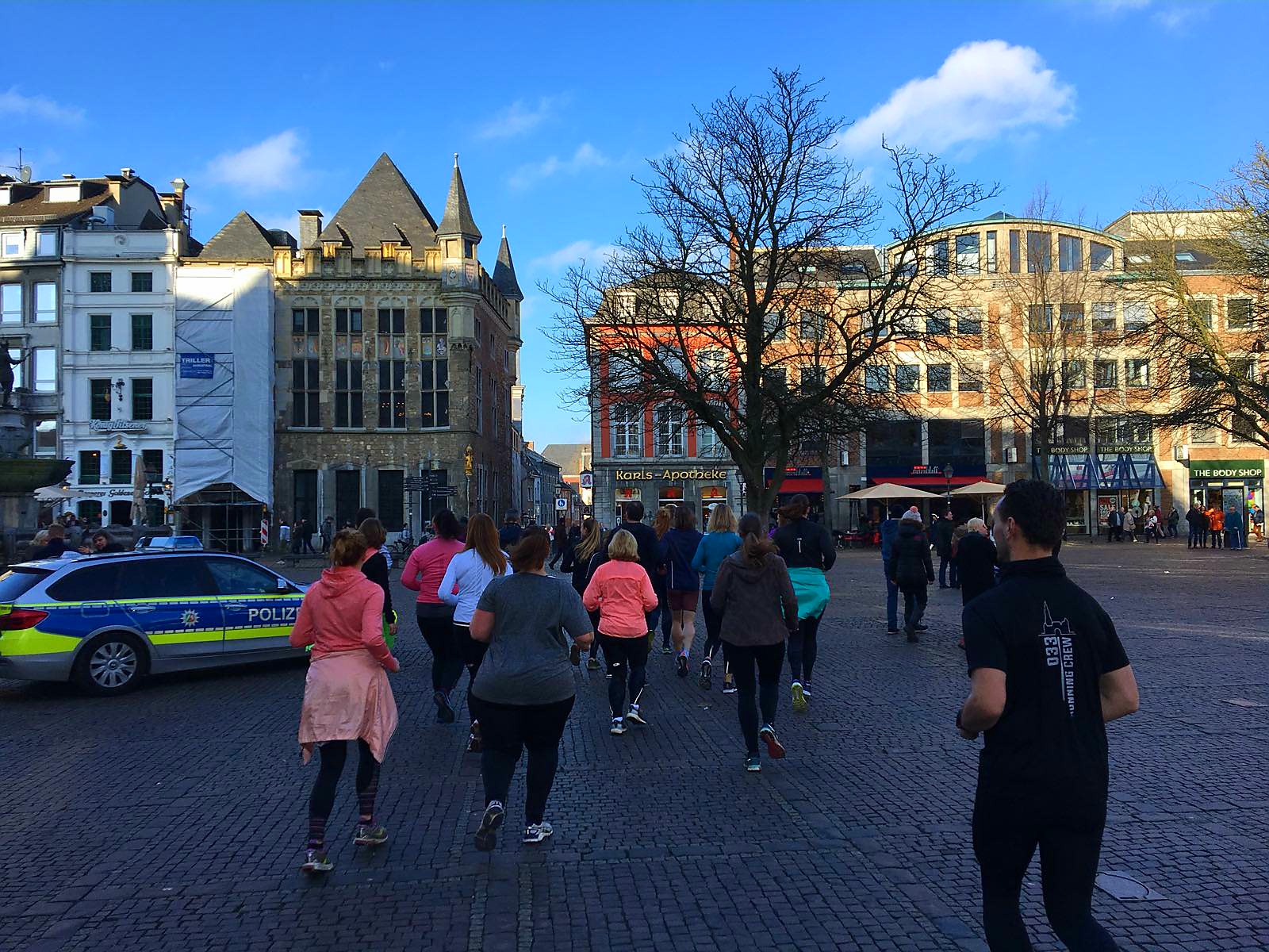 Hardlopen in Aken, joggend door de stad