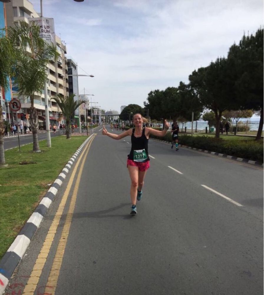 Runninggirl Simone Limassol halve marathon
