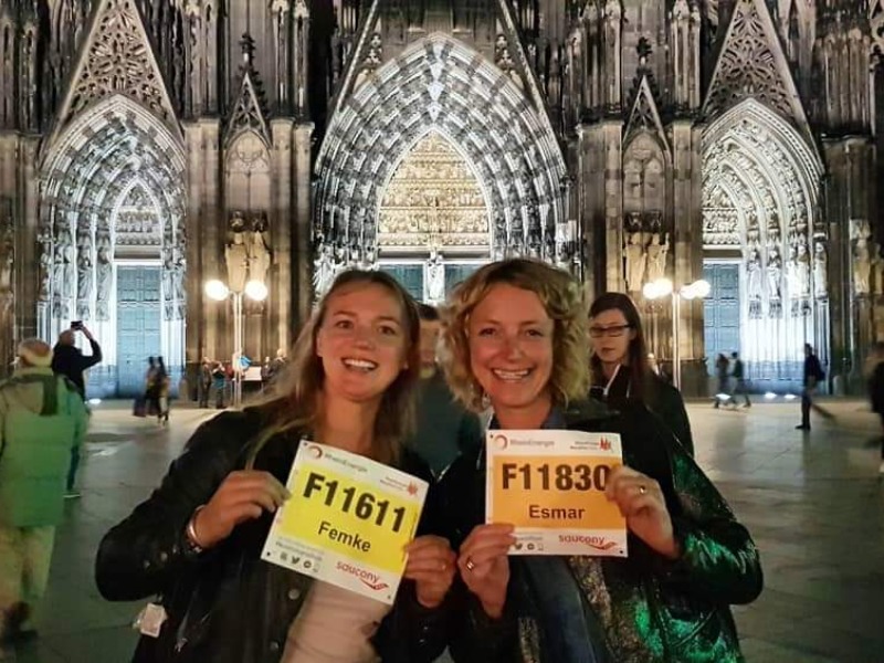 Halve marathon Keulen - Femke en Esmar bij Dom